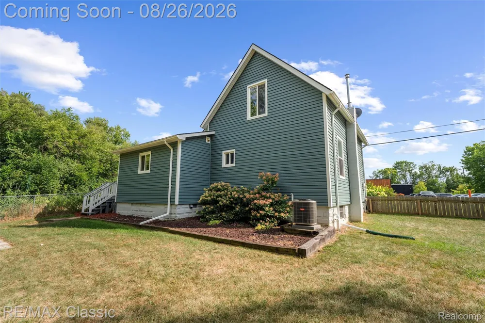 505 E Columbia Belleville City, MI 48111