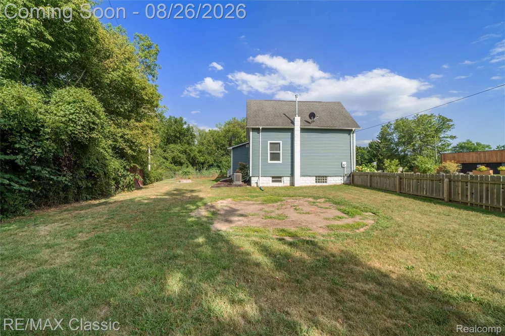 505 E Columbia Belleville City, MI 48111