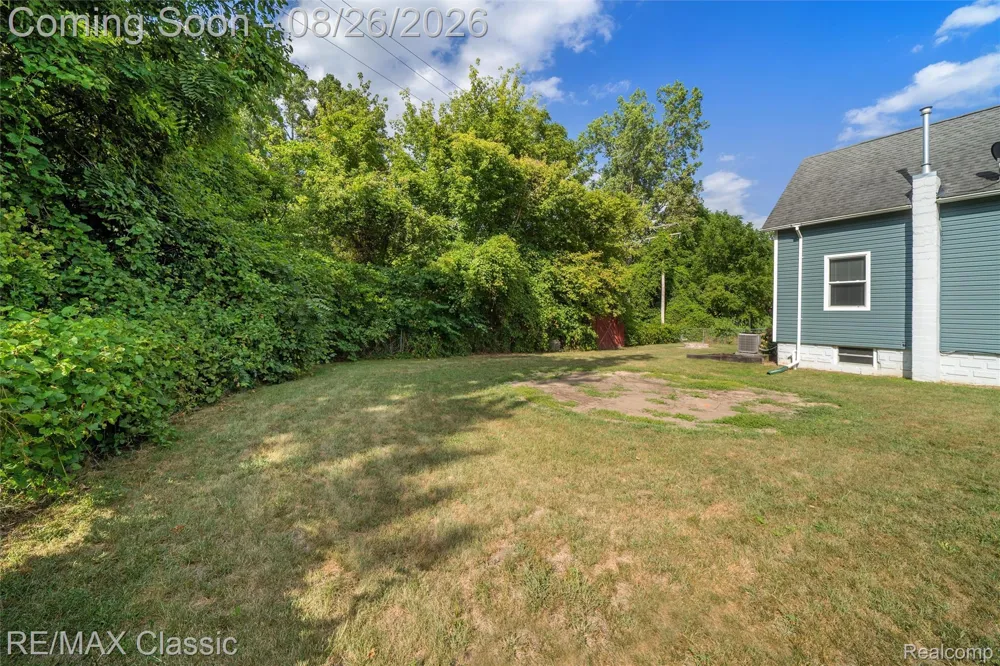 505 E Columbia Belleville City, MI 48111