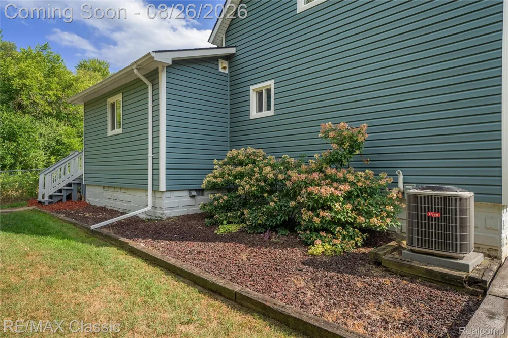 505 E Columbia Belleville City, MI 48111
