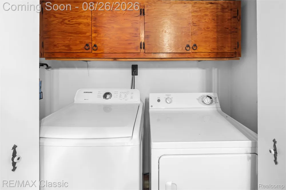 505 E Columbia Belleville City, MI 48111