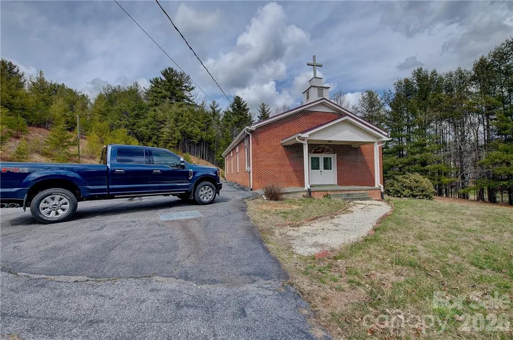12348 US Hwy 19 Highway E Spruce Pine, NC 28777