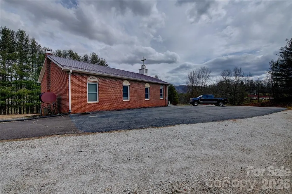 12348 US Hwy 19 Highway E Spruce Pine, NC 28777