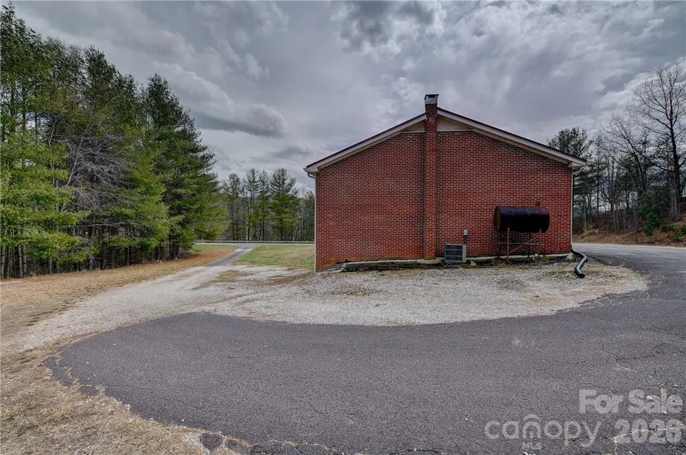12348 US Hwy 19 Highway E Spruce Pine, NC 28777