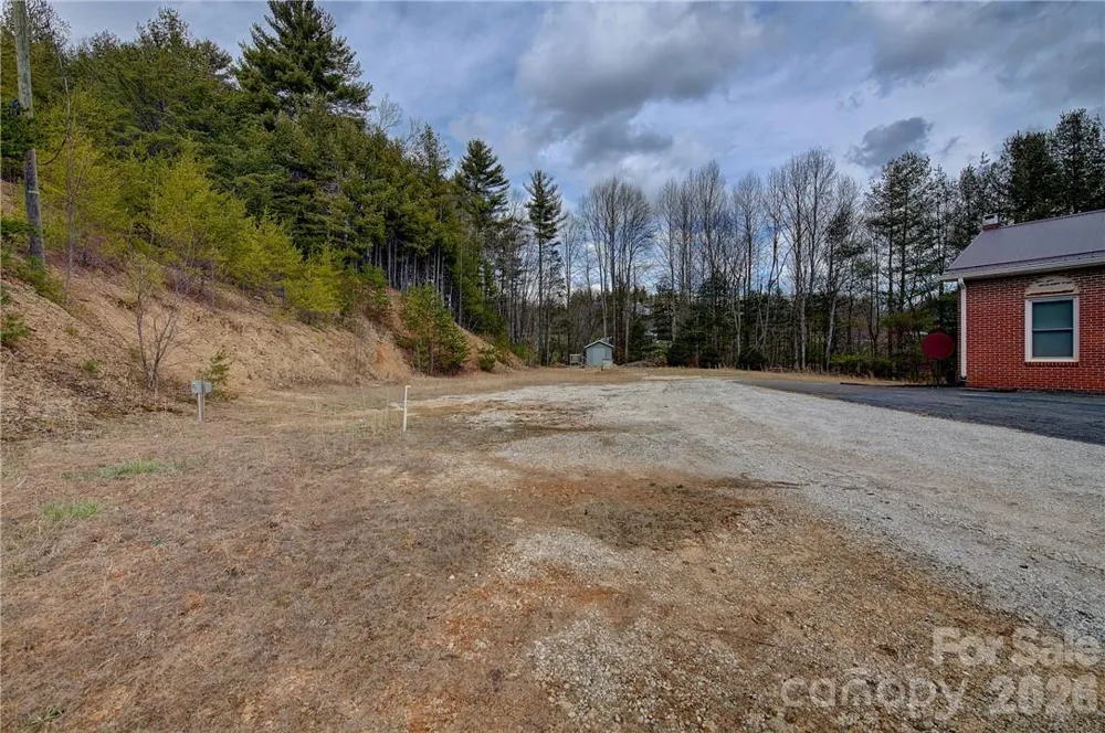 12348 US Hwy 19 Highway E Spruce Pine, NC 28777