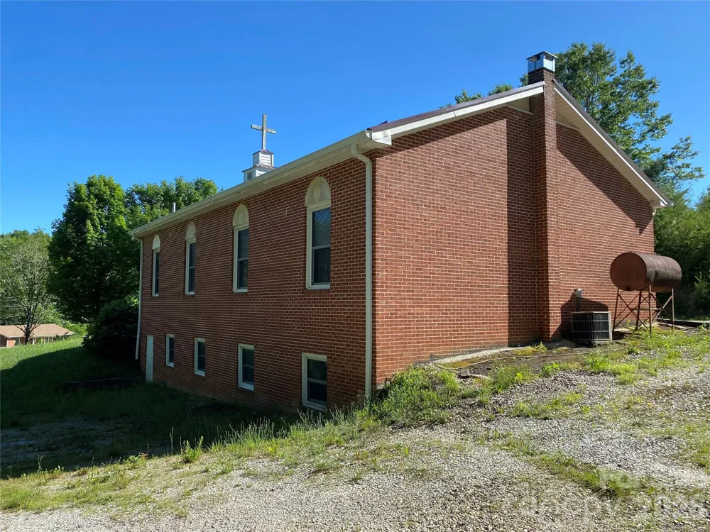 12348 US Hwy 19 Highway E Spruce Pine, NC 28777