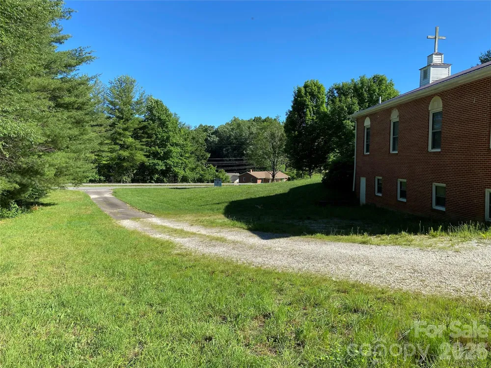 12348 US Hwy 19 Highway E Spruce Pine, NC 28777
