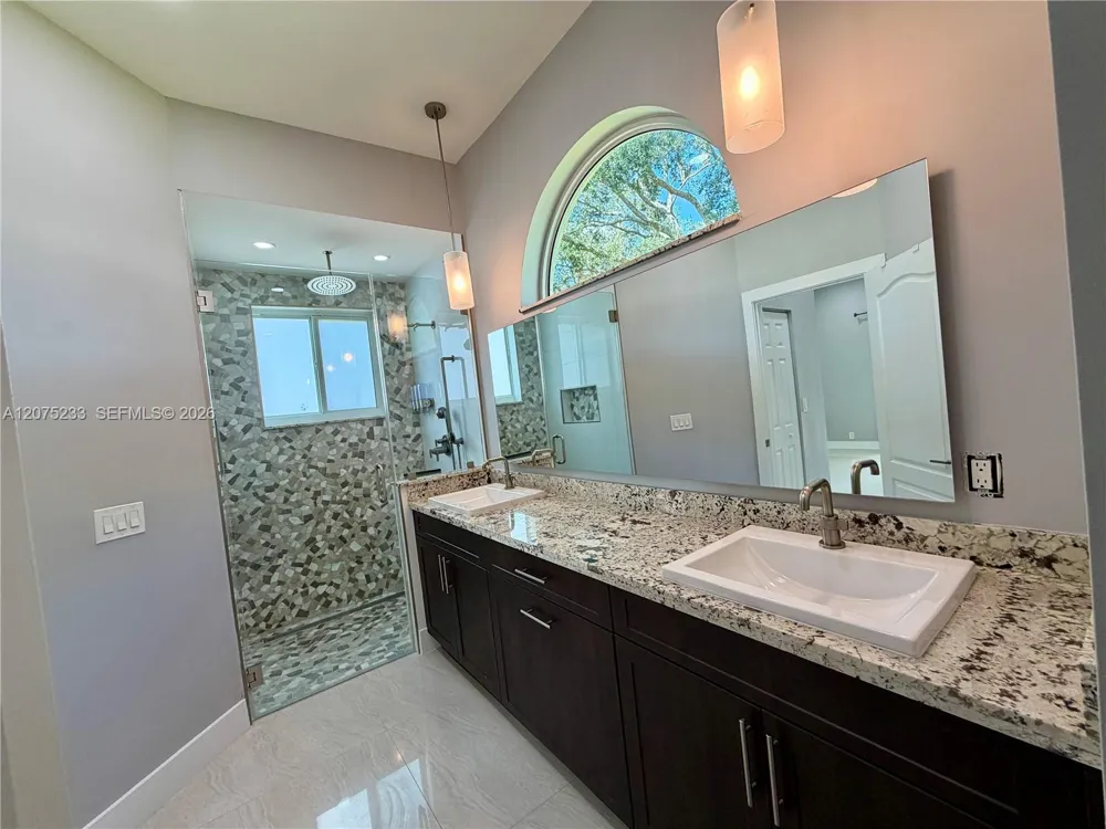 5600 SW 199th Ave Pembroke Pines, FL 33332