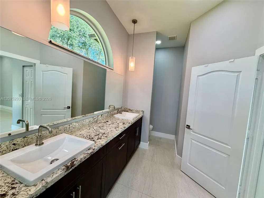 5600 SW 199th Ave Pembroke Pines, FL 33332