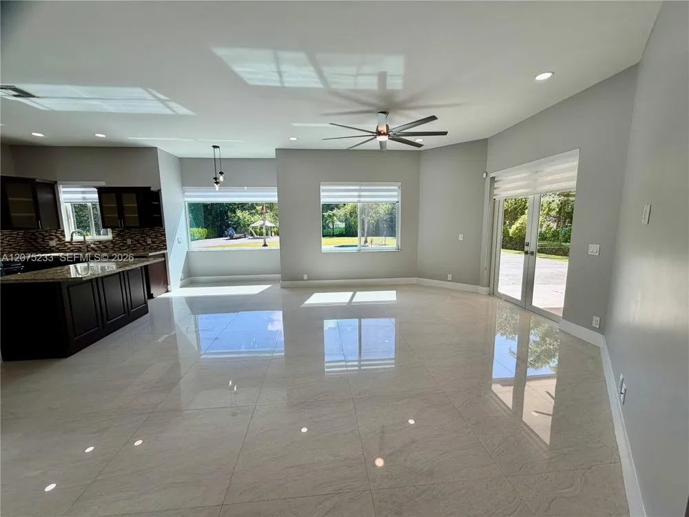 5600 SW 199th Ave Pembroke Pines, FL 33332