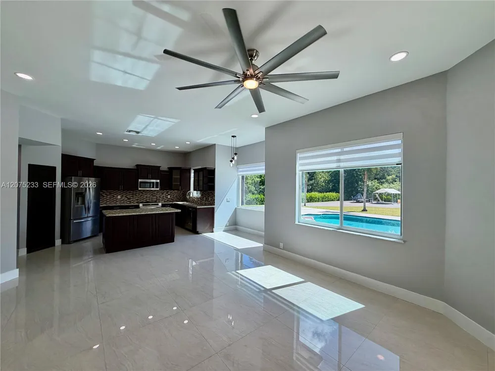 5600 SW 199th Ave Pembroke Pines, FL 33332