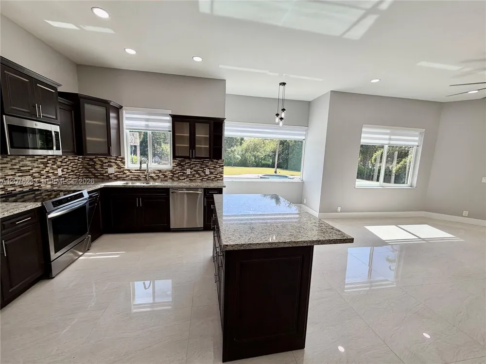 5600 SW 199th Ave Pembroke Pines, FL 33332