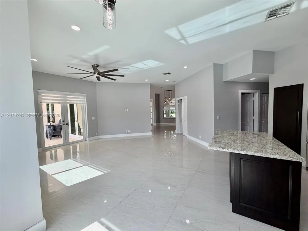 5600 SW 199th Ave Pembroke Pines, FL 33332