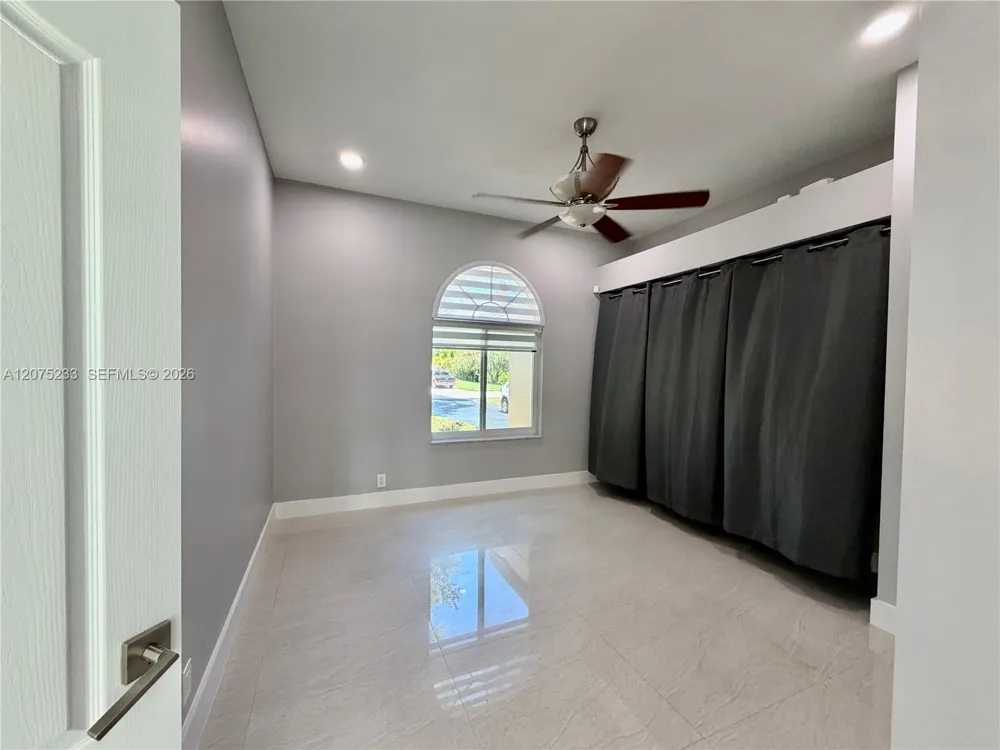 5600 SW 199th Ave Pembroke Pines, FL 33332