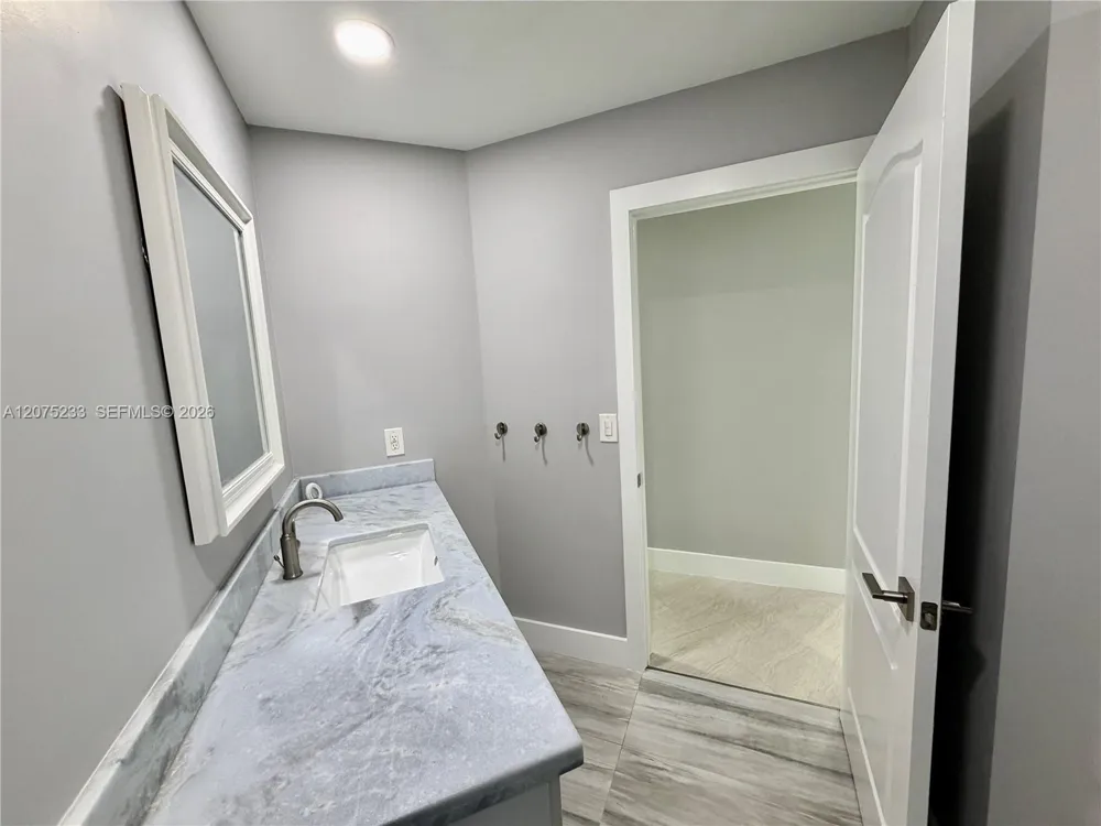 5600 SW 199th Ave Pembroke Pines, FL 33332
