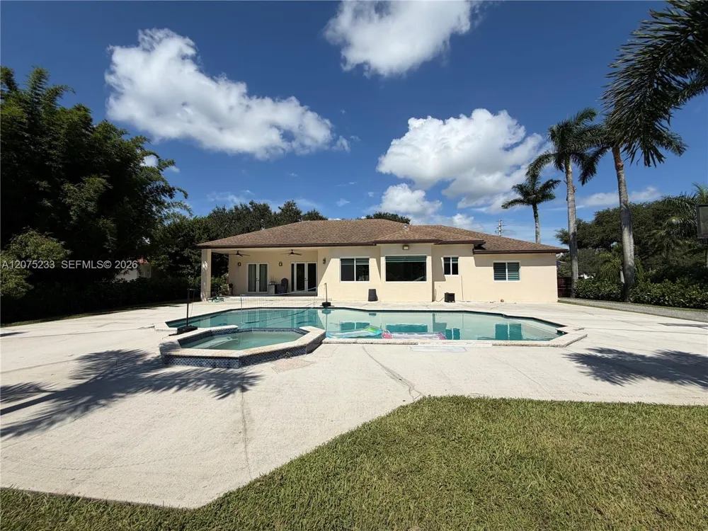5600 SW 199th Ave Pembroke Pines, FL 33332