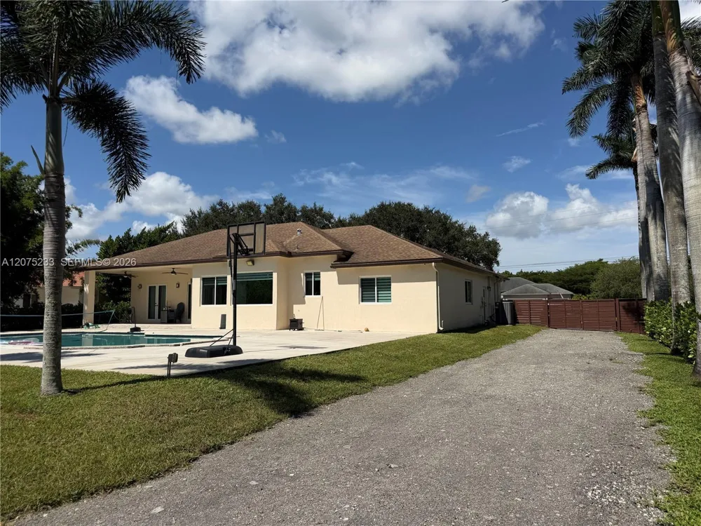 5600 SW 199th Ave Pembroke Pines, FL 33332