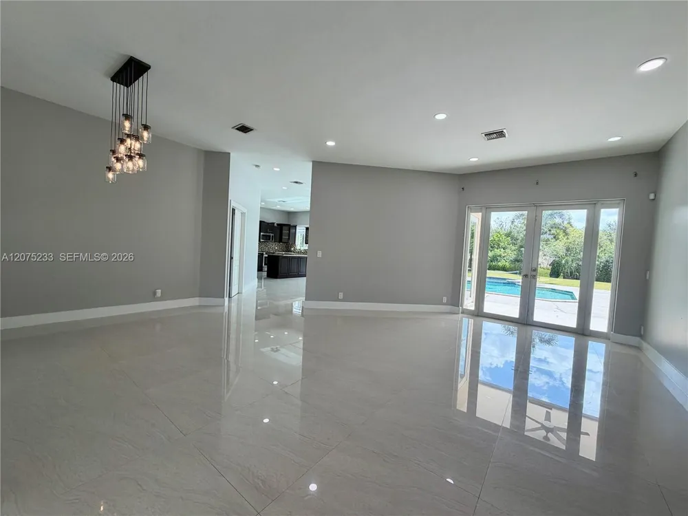 5600 SW 199th Ave Pembroke Pines, FL 33332