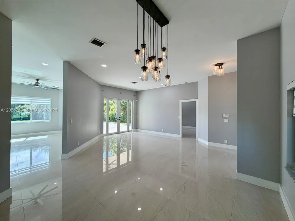 5600 SW 199th Ave Pembroke Pines, FL 33332