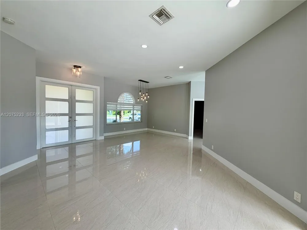 5600 SW 199th Ave Pembroke Pines, FL 33332