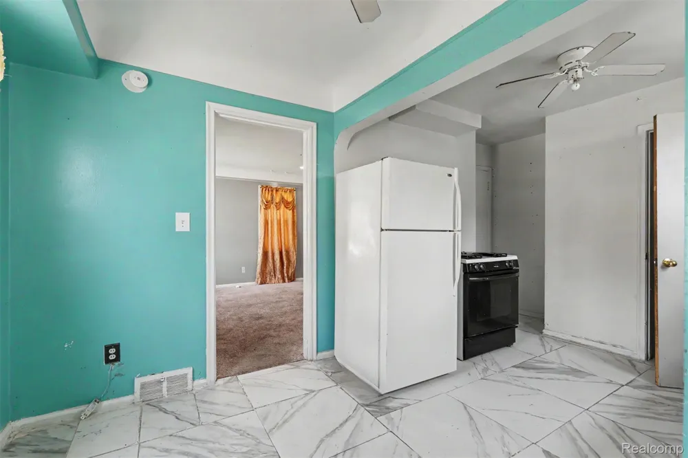 1423 Cicotte Avenue Lincoln Park City, MI 48146