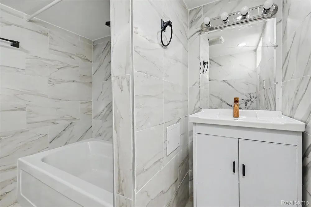 1423 Cicotte Avenue Lincoln Park City, MI 48146