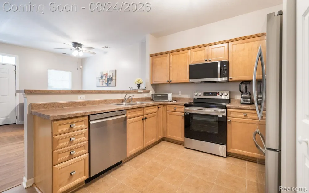 17372 Windflower Drive Southfield City, MI 48076