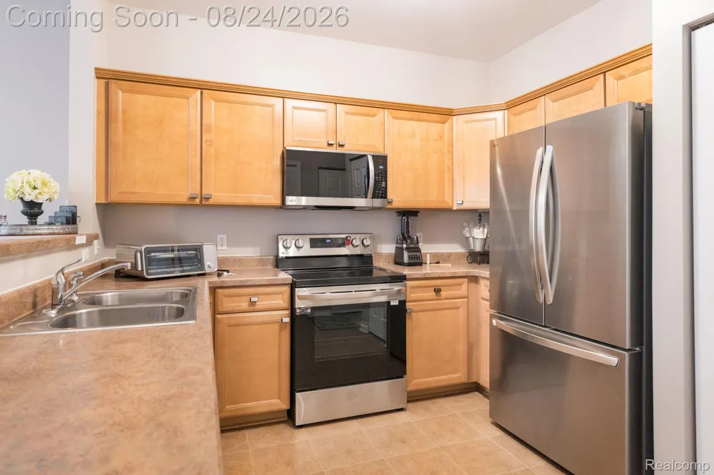 17372 Windflower Drive Southfield City, MI 48076