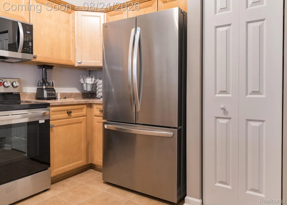 17372 Windflower Drive Southfield City, MI 48076