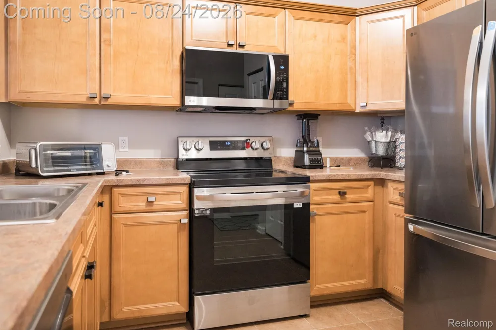 17372 Windflower Drive Southfield City, MI 48076