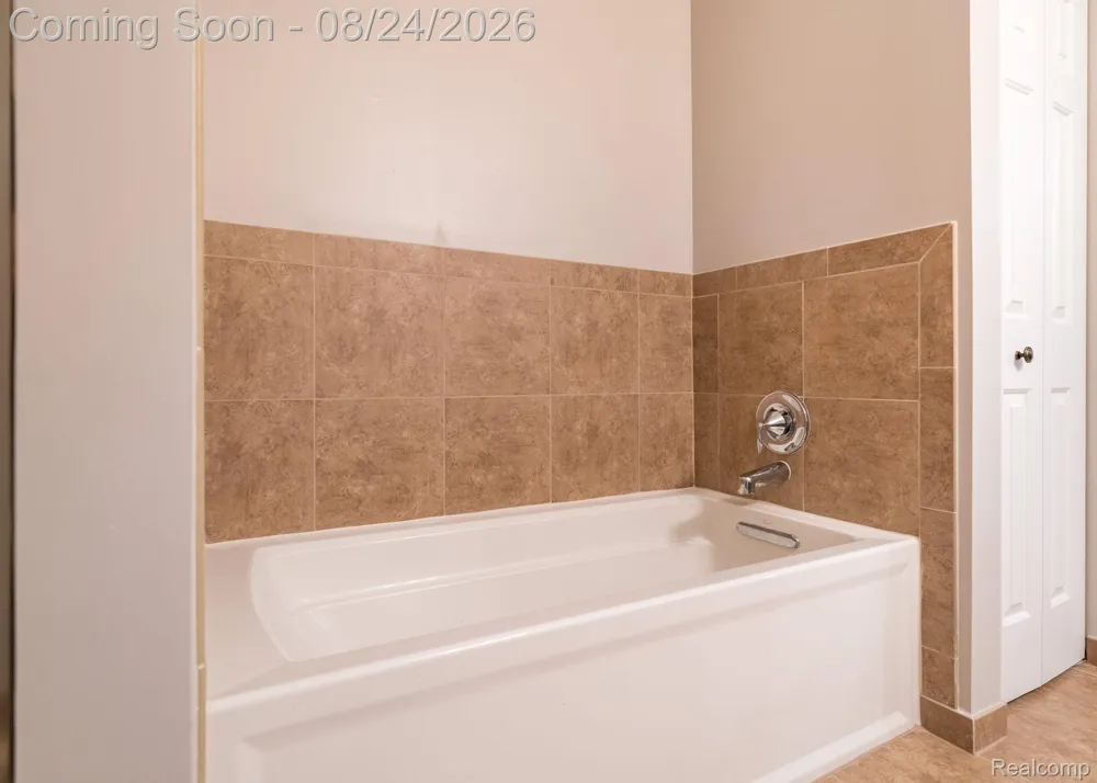 17372 Windflower Drive Southfield City, MI 48076