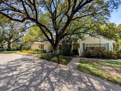 215 Rivercrest Drive