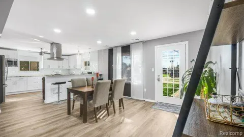 498 SOUTH BOULEVARD W