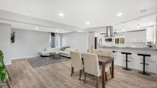 498 SOUTH BOULEVARD W Rochester Hills City, MI 48307