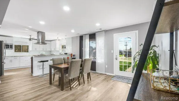 498 SOUTH BOULEVARD W Rochester Hills City, MI 48307