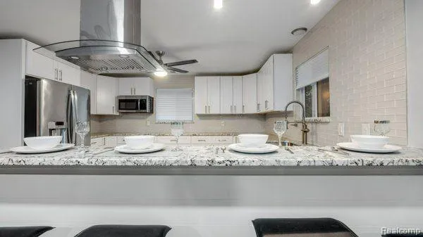 498 SOUTH BOULEVARD W Rochester Hills City, MI 48307