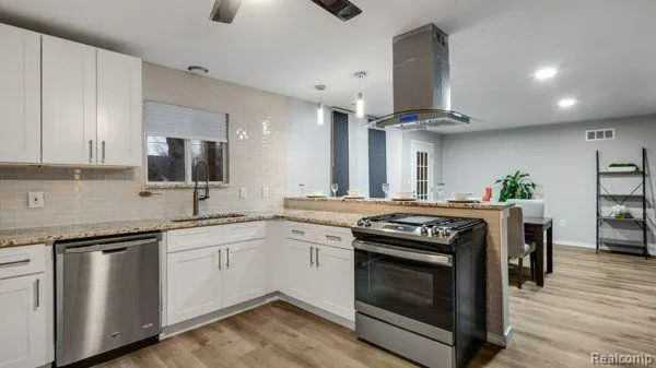 498 SOUTH BOULEVARD W Rochester Hills City, MI 48307