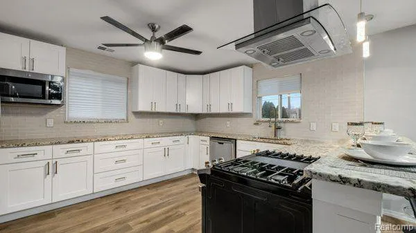 498 SOUTH BOULEVARD W Rochester Hills City, MI 48307