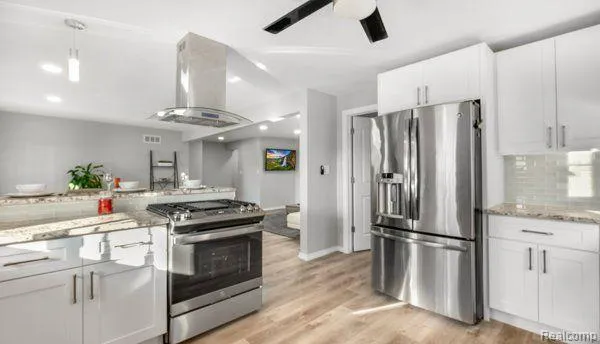 498 SOUTH BOULEVARD W Rochester Hills City, MI 48307