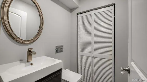 498 SOUTH BOULEVARD W Rochester Hills City, MI 48307