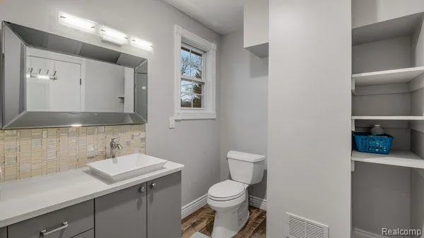 498 SOUTH BOULEVARD W Rochester Hills City, MI 48307