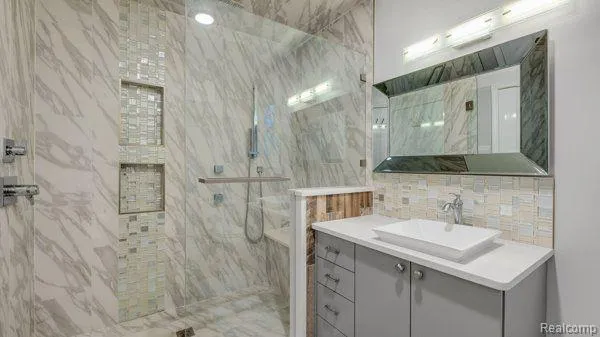 498 SOUTH BOULEVARD W Rochester Hills City, MI 48307