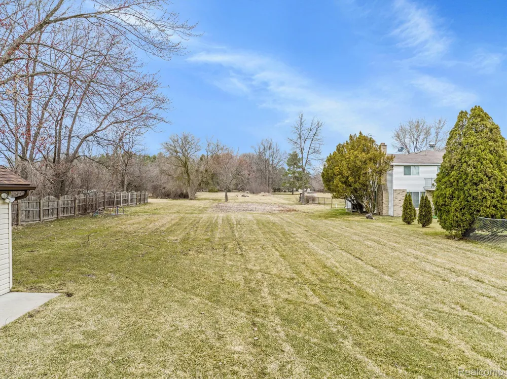 498 SOUTH BOULEVARD W Rochester Hills City, MI 48307