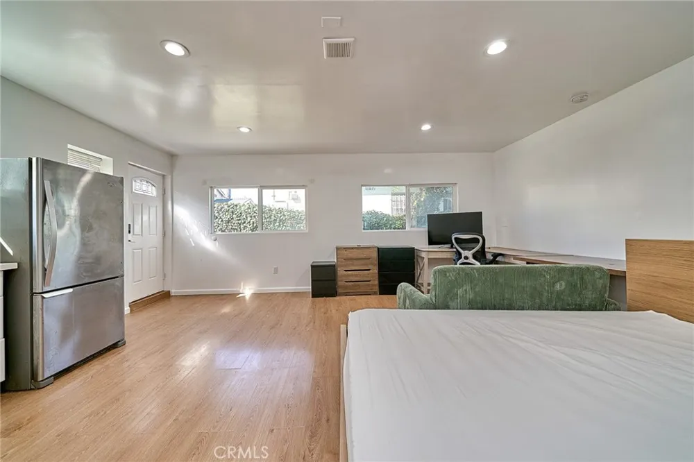 3013 S West View Street Los Angeles, CA 90016