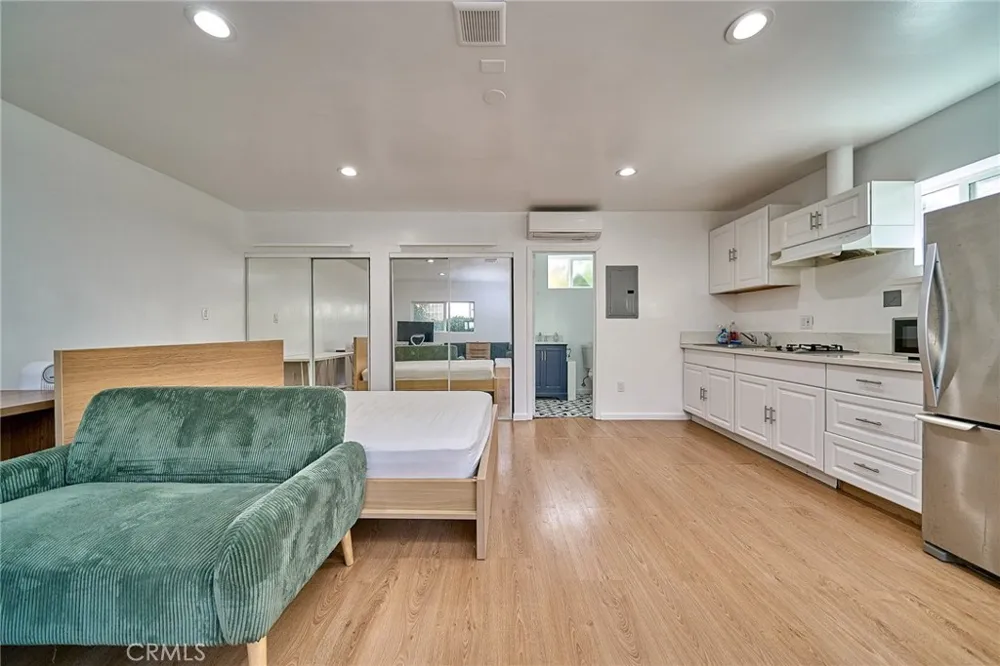 3013 S West View Street Los Angeles, CA 90016