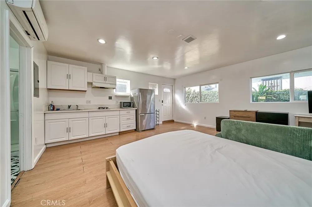 3013 S West View Street Los Angeles, CA 90016