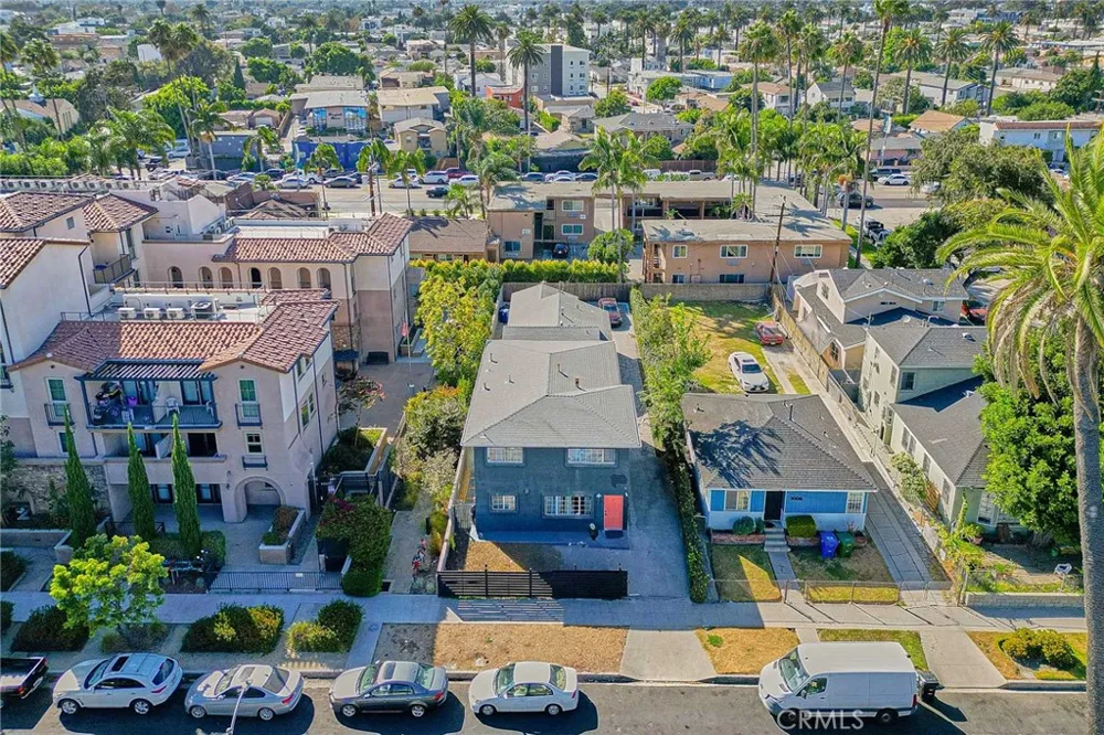 3013 S West View Street Los Angeles, CA 90016