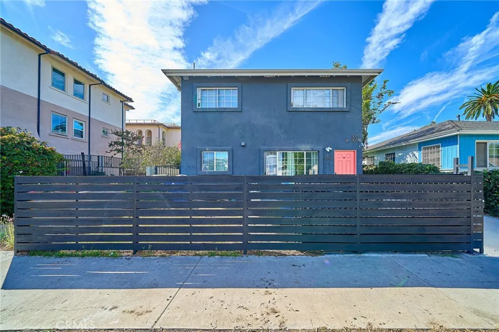 3013 S West View Street Los Angeles, CA 90016