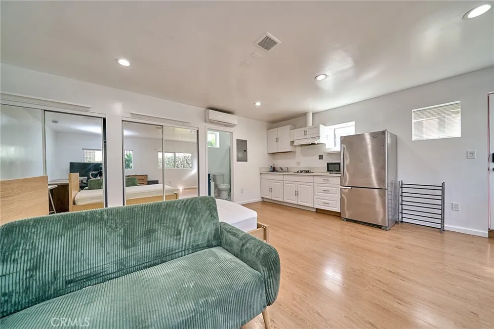 3013 S West View Street Los Angeles, CA 90016