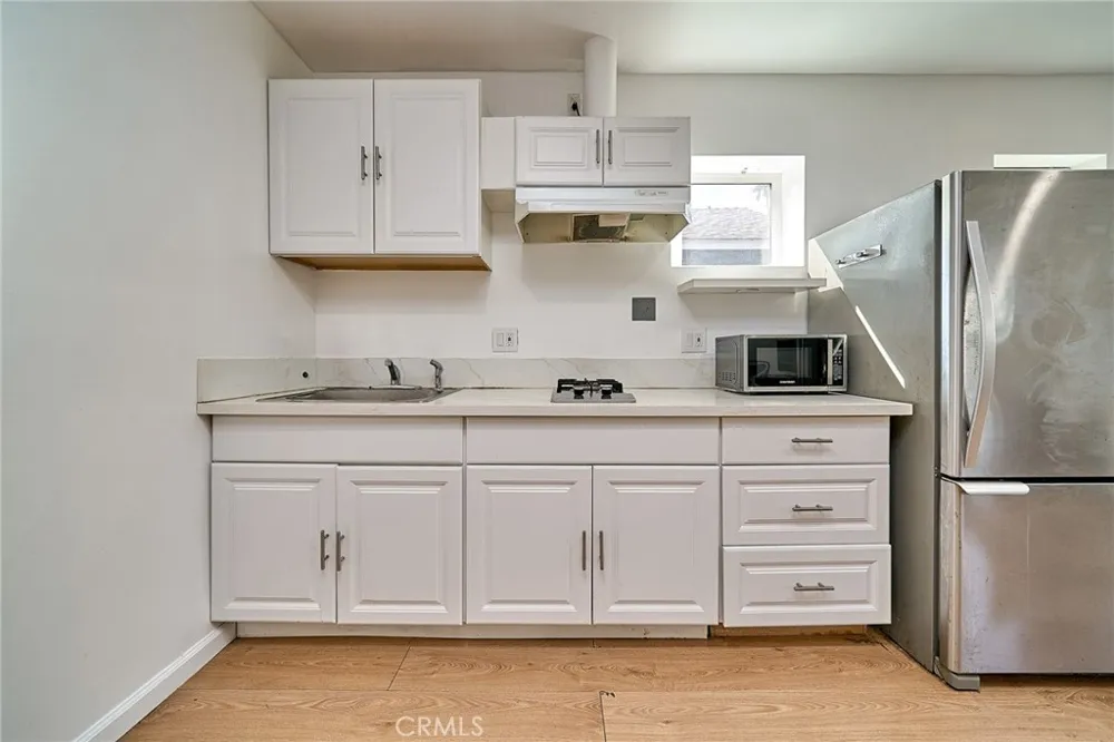 3013 S West View Street Los Angeles, CA 90016